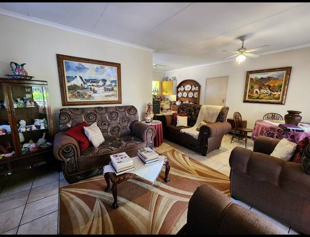 2 BEDROOM TOWNHOUSE FOR SALE IN CLARINA